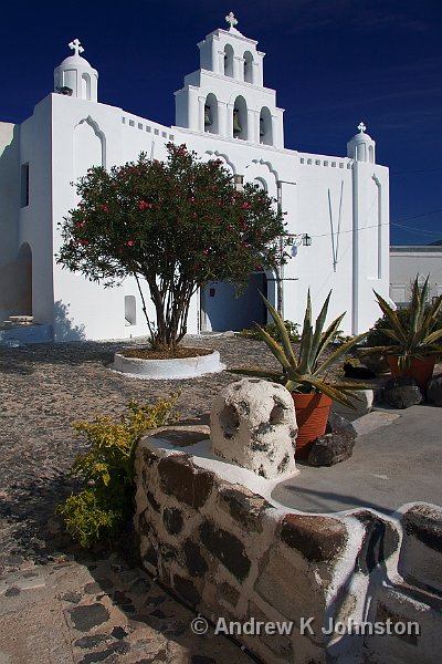 1009_40D_9390.jpg - Church courtyard in Pyrgos, Santorini